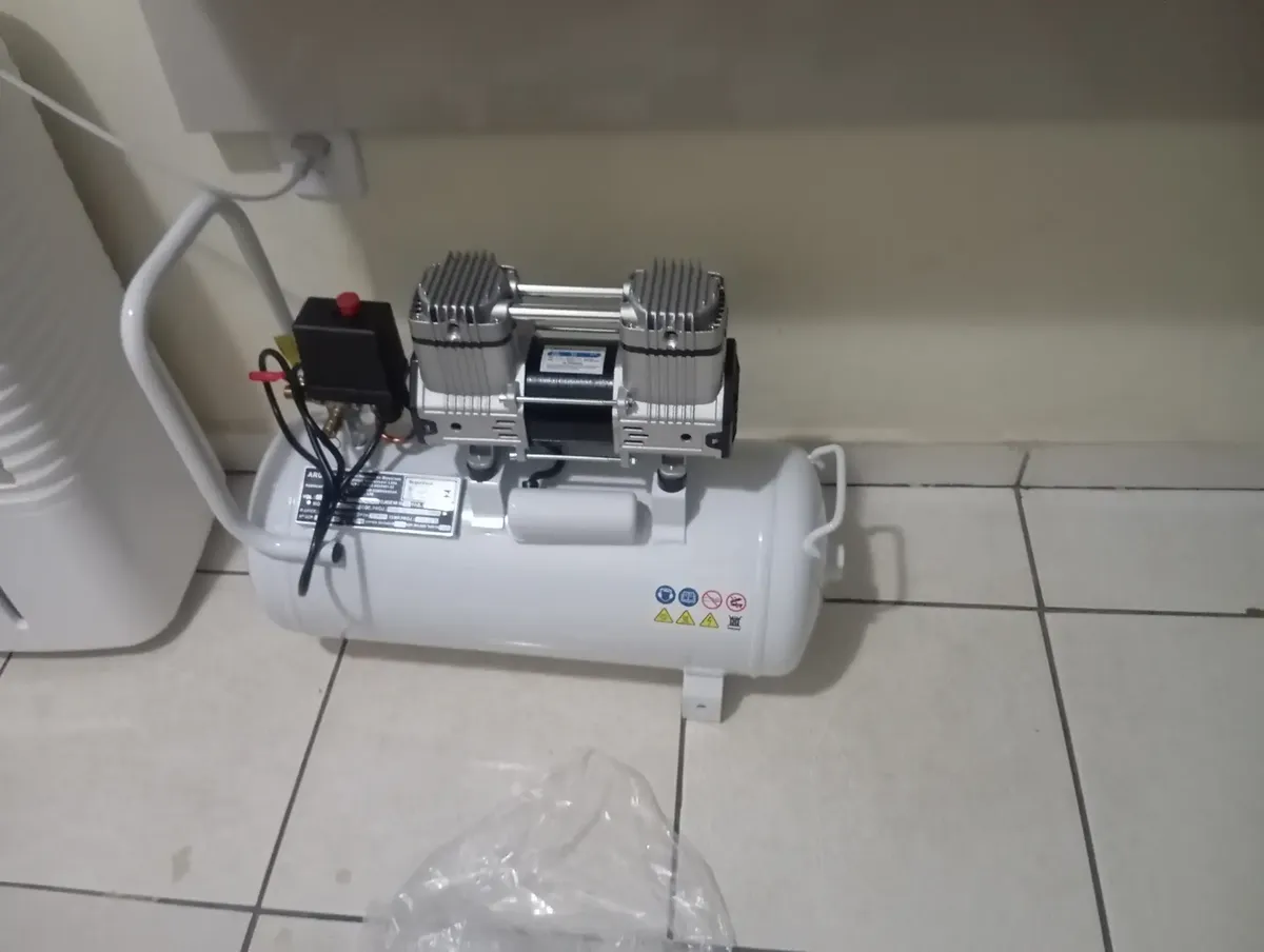 compressor sem óleo silencioso foto real compbrasil 25l silencioso isento de óleo